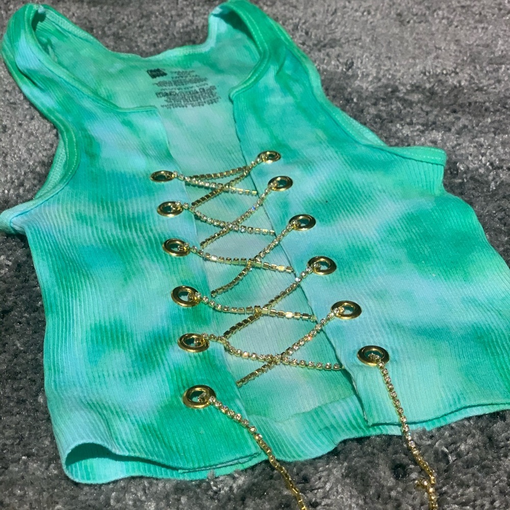 Fairy🧚🏾‍♂️ green chain cropped top